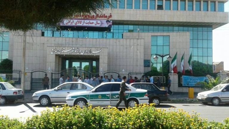 الشرطة الإيرانية تقمع احدى الاحتجاجات العمالية الاحتجاجات العمالية وصلت إلى خطبة الجمعة في إيران