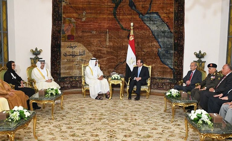 محمد بن زايد يلتقي الرئيس المصري الشيخ محمد بن زايد خلال لقاء الرئيس المصري عبد الفتاح السيسي