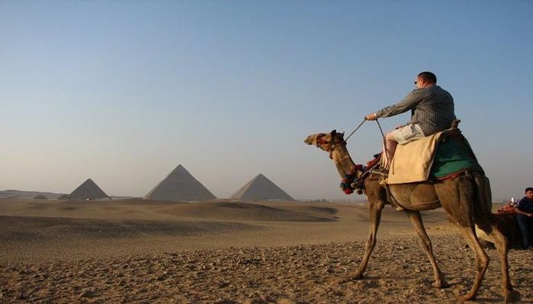 أهرامات الجيزة - مصر