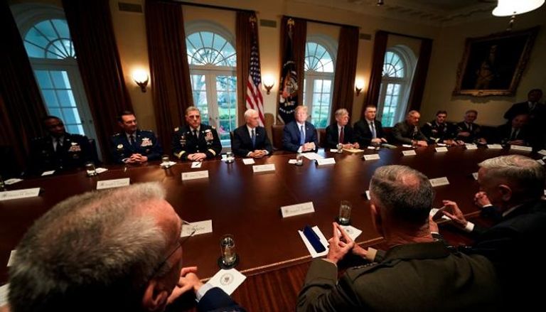 ترامب يبحث مع قادة عسكرين الرد على "كيماوي دوما" - رويترز