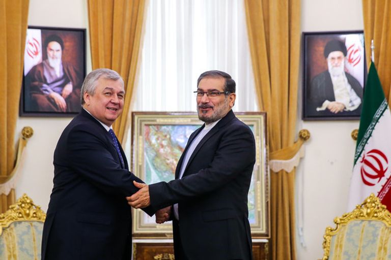 جانب من لقاء المبعوث الروسي وشمخاني في طهران اللقاء السرى مع مبعوث بوتين لم يحضره وزير الدفاع الإيراني