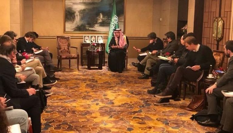 وزير الخارجية السعودي عادل الجبير مع كبار الصحفيين بباريس