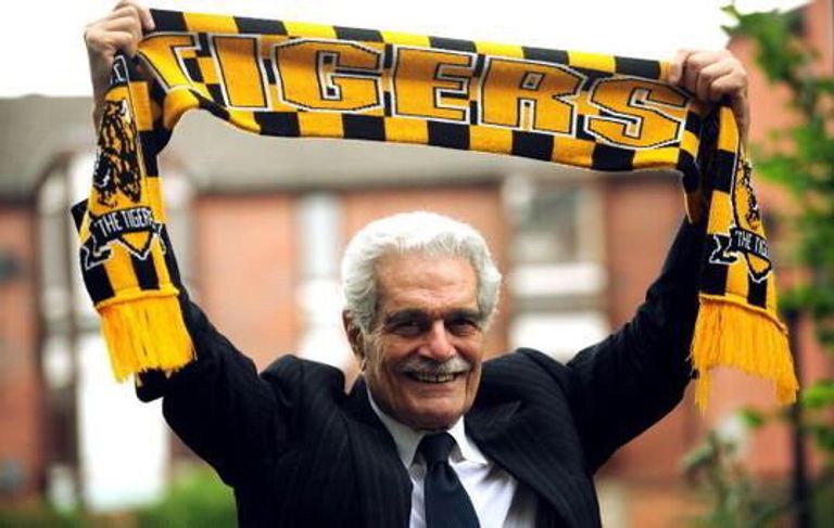 عمر الشريف كان بين أفضل 50 لاعبا في لعبة "بريدج" حول العالم