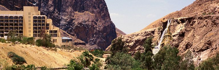 "مادبا" الأردنية مدينة الينابيع الاستشفائية والكنائس