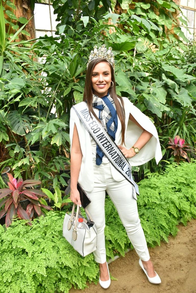 متسابقات ملكة جمال السياحة والبيئة في جولة بالمنتزه