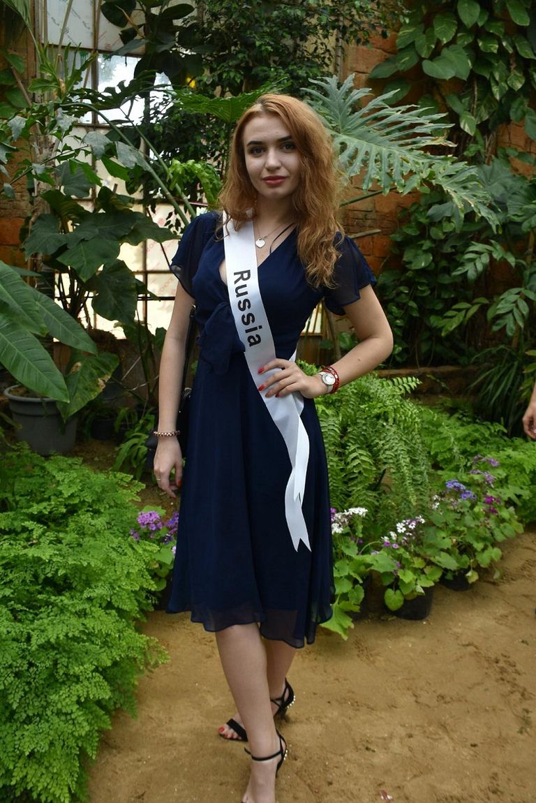 متسابقات ملكة جمال السياحة والبيئة في جولة بالمنتزه