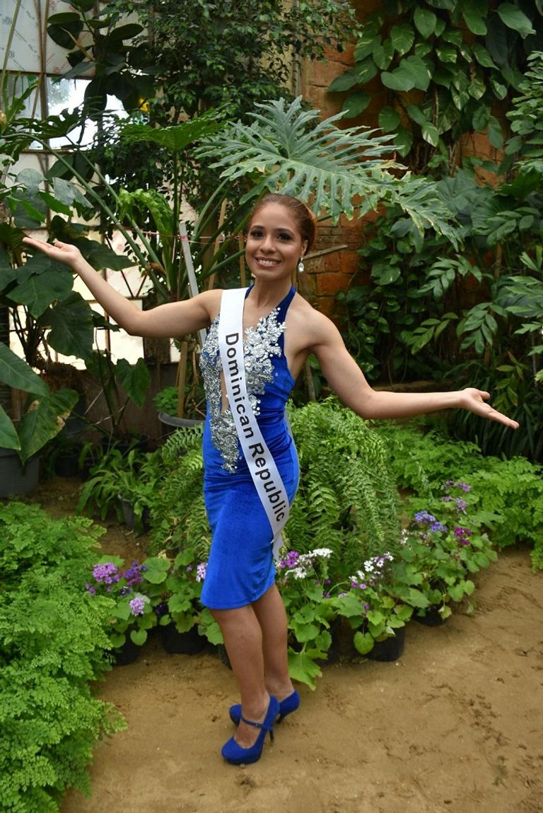 متسابقات ملكة جمال السياحة والبيئة في جولة بالمنتزه