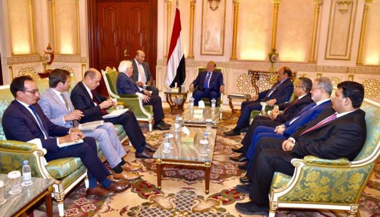 لقاء الرئيس اليمني مع المبعوث الأممي إلى اليمن