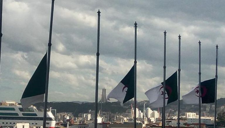 تنكيس العلم الجزائري