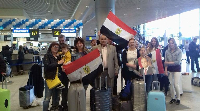 ركاب الطائرة في موسكو رش المياه تقليد متبع في استقبال الطائرات لأول مرة