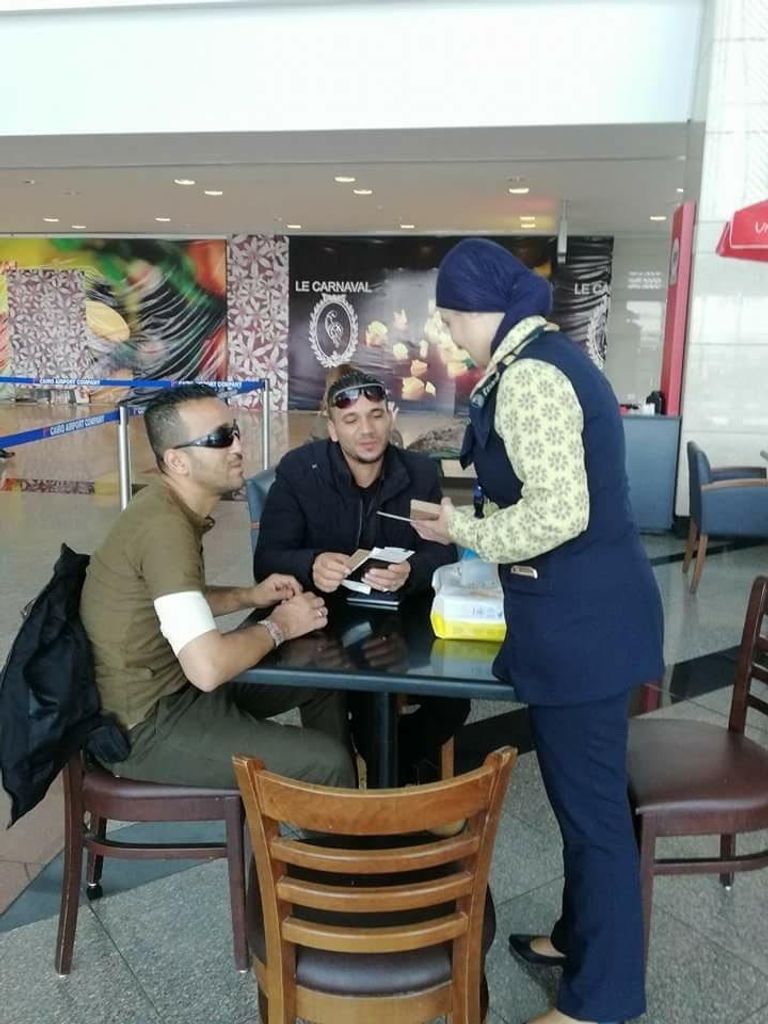 طائرة مصر للطيران من طراز بوينج 737 / 800