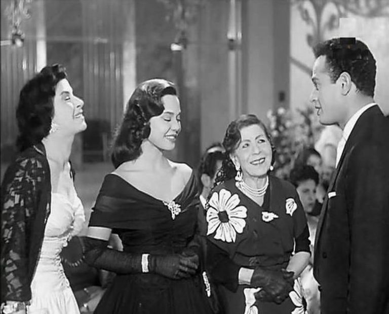 الفنانة المصرية صالحة قاصين سيدة المسرح الأولى