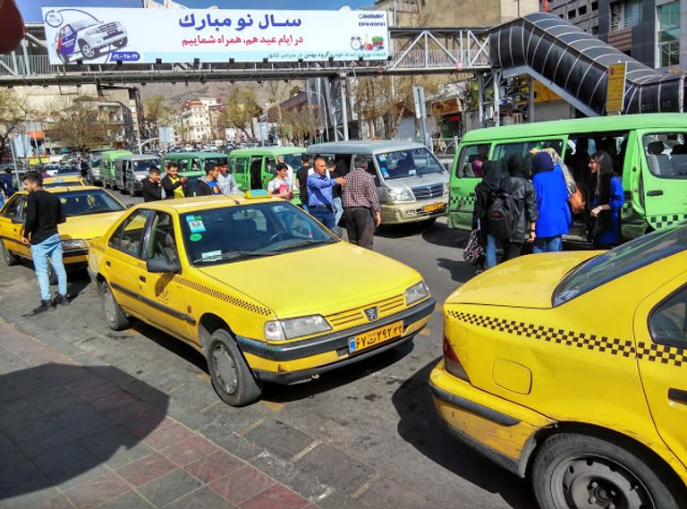 أوضاع اقتصادية صعبة يعانيها المواطن الإيراني وسط فشل حكومي