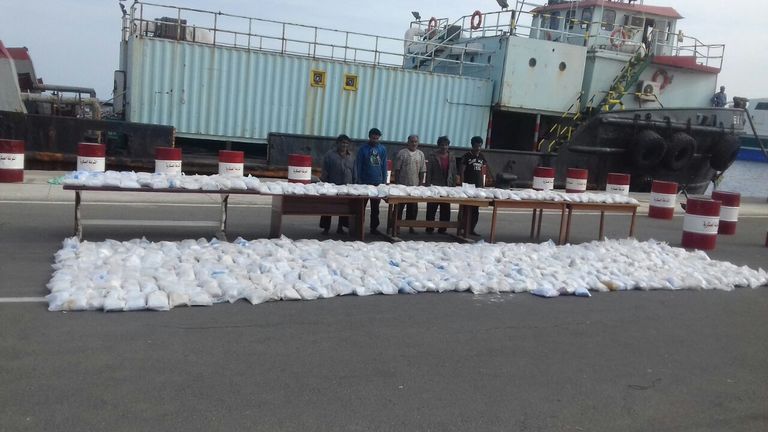 ضبطية المخدرات 2018 المتهمون مع المخدرات المضبوطة