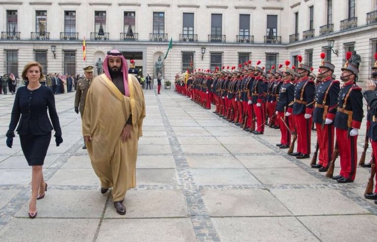 مراسم استقبال الأمير محمد بن سلمان بوزارة دفاع إسبانيا الأمير محمد بن سلمان ووزيرة دفاع إسبانيا