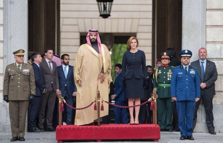 مراسم استقبال الأمير محمد بن سلمان بوزارة دفاع إسبانيا الأمير محمد بن سلمان ووزيرة دفاع إسبانيا