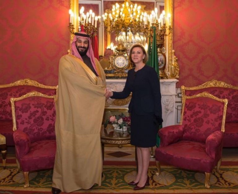 مراسم استقبال الأمير محمد بن سلمان بوزارة دفاع إسبانيا الأمير محمد بن سلمان ووزيرة دفاع إسبانيا