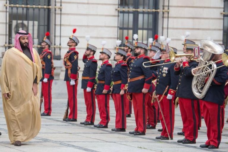 مراسم استقبال الأمير محمد بن سلمان بوزارة دفاع إسبانيا الأمير محمد بن سلمان ووزيرة دفاع إسبانيا