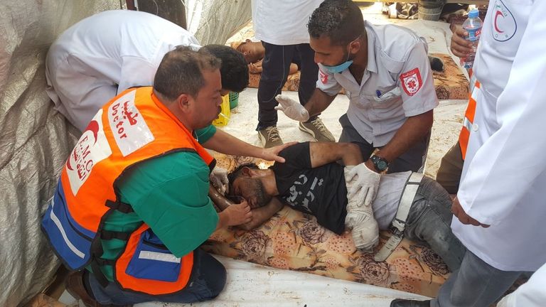 المستشفيات الميدانية في غزة.. استهداف إسرائيلي يزيدهم عطاء - صورة 6