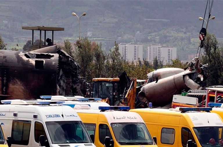 حطام الطائرة العسكرية الجزائرية علما الجزائر والمملكة العربية السعودية