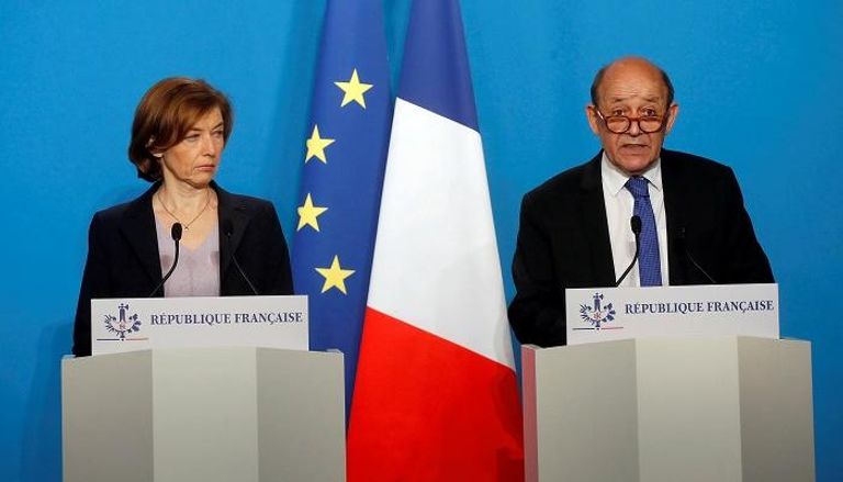 وزيرا الدفاع والخارجية الفرنسيان خلال إعلانهما عن الضربة الجوية ضد سوريا