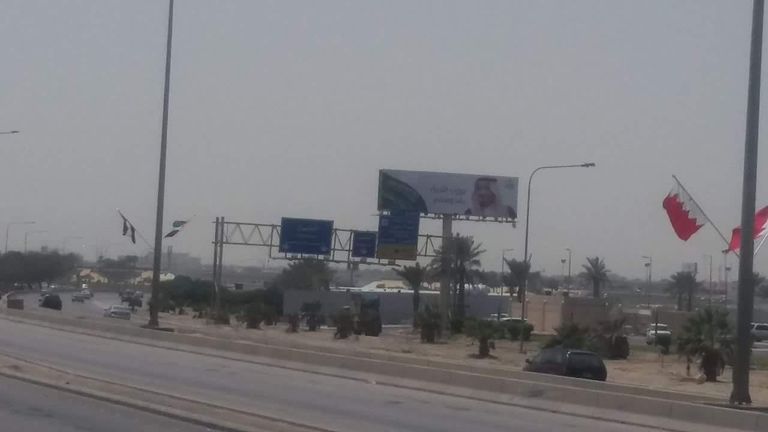 شوارع ظهران الأعلام تزين شوارع ظهران