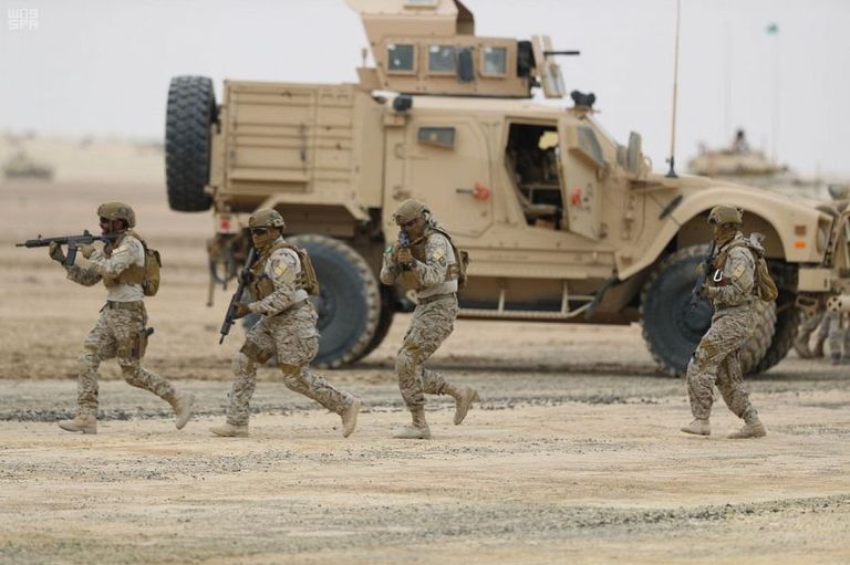 جانب من مناورات درع الخليج الأعلام تزين شوارع ظهران