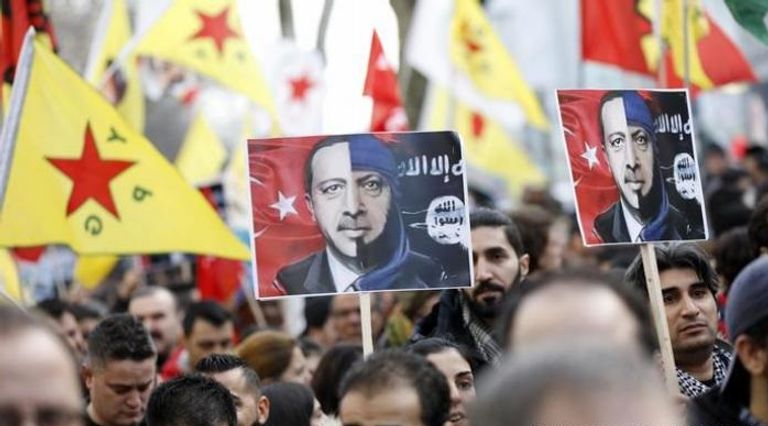 مظاهرات تصف أردوغان بالإرهابي بعد تدخله في سوريا والعراق الحدود العراقية التركية