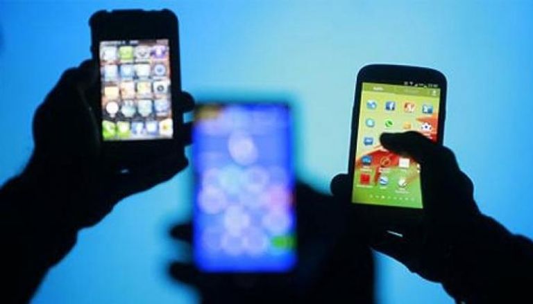 اتهام شركات مصنعة للهواتف بإهمال التحديثات الأمنية