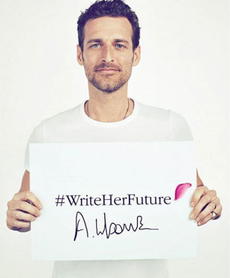 لوبوميرسكي يشارك في حملة للدفاع عن حقوق النساء سر اختيار الأمير هاري لأليكسي لوبوميرسكي لتصوير حفل زفافه