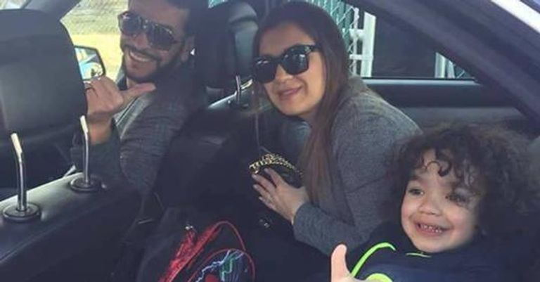 الشاب نصرو مع زوجته وابنه بعد وصوله إلى الجزائر فنان الراي الجزائري الشاب نصرو cheb nasro