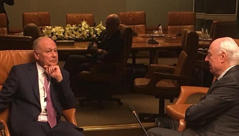 أبو الغيط خلال لقائه مع دي ميستورا الخميس أبوالغيط خلال الجلسة الافتتاحية لاجتماعات المجلس الاقتصادي العربي
