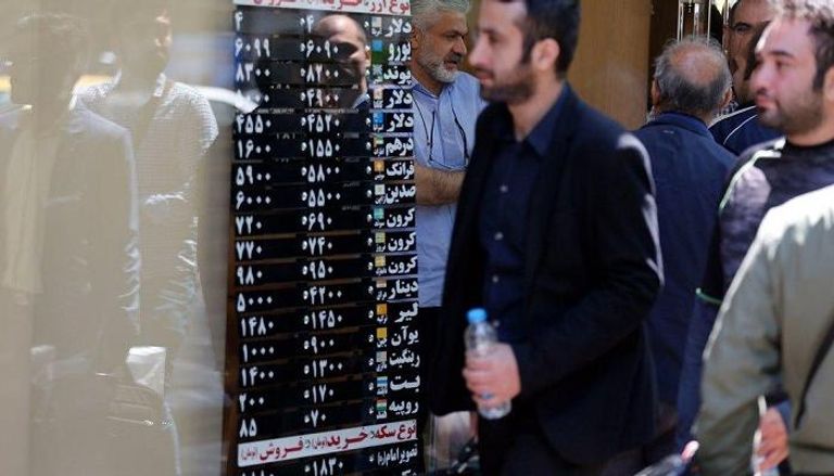 تدهور الريال الإيراني أمام الدولار - أرشيف