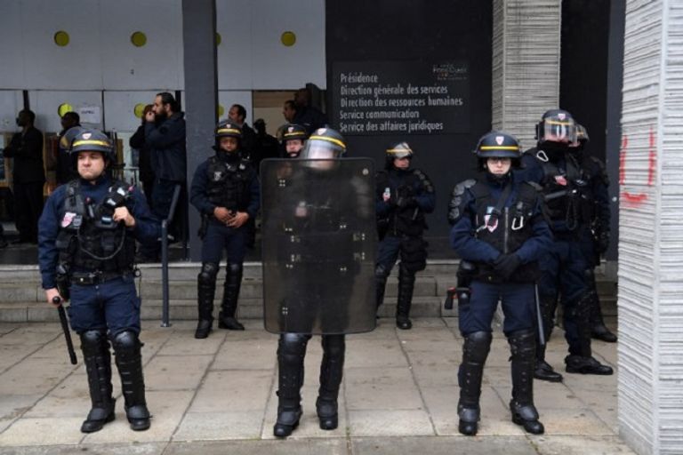 الشرطة الفرنسية في مواجهة الطلاب - أرشيفية