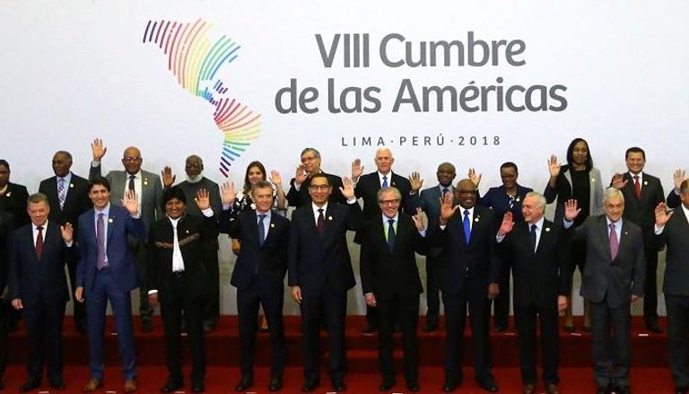صورة تذكارية تجمع المشاركين في قمة الأمريكيتين في ليما