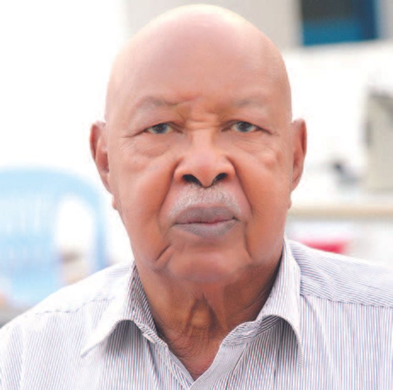 علي عمر عدد من أبناء الجالية الصومالية