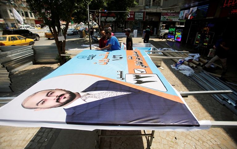 الحملات الدعائية للانتخابات تزين شوارع بغداد - رويترز