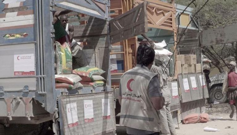 الهلال الأحمر الإماراتي يقدم مساعدات للصوماليين