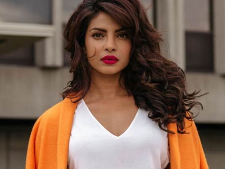 إيشواريا راي وبريانكا شوبرا وديبيكا بادكون