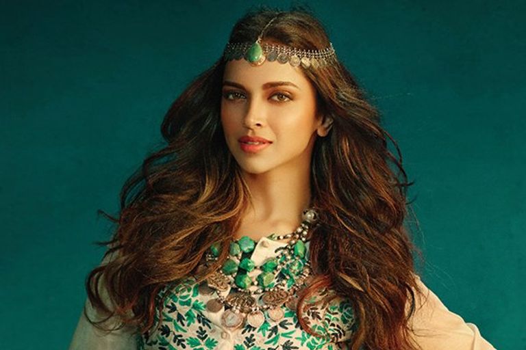 إيشواريا راي وبريانكا شوبرا وديبيكا بادكون