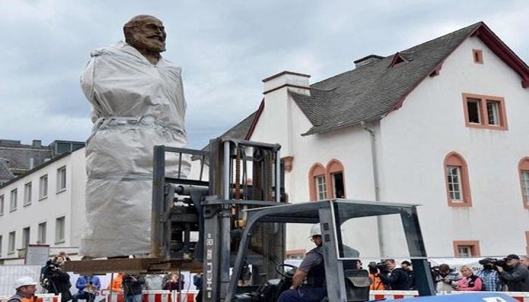 تمثال كارل ماركس في تيرير الألمانية