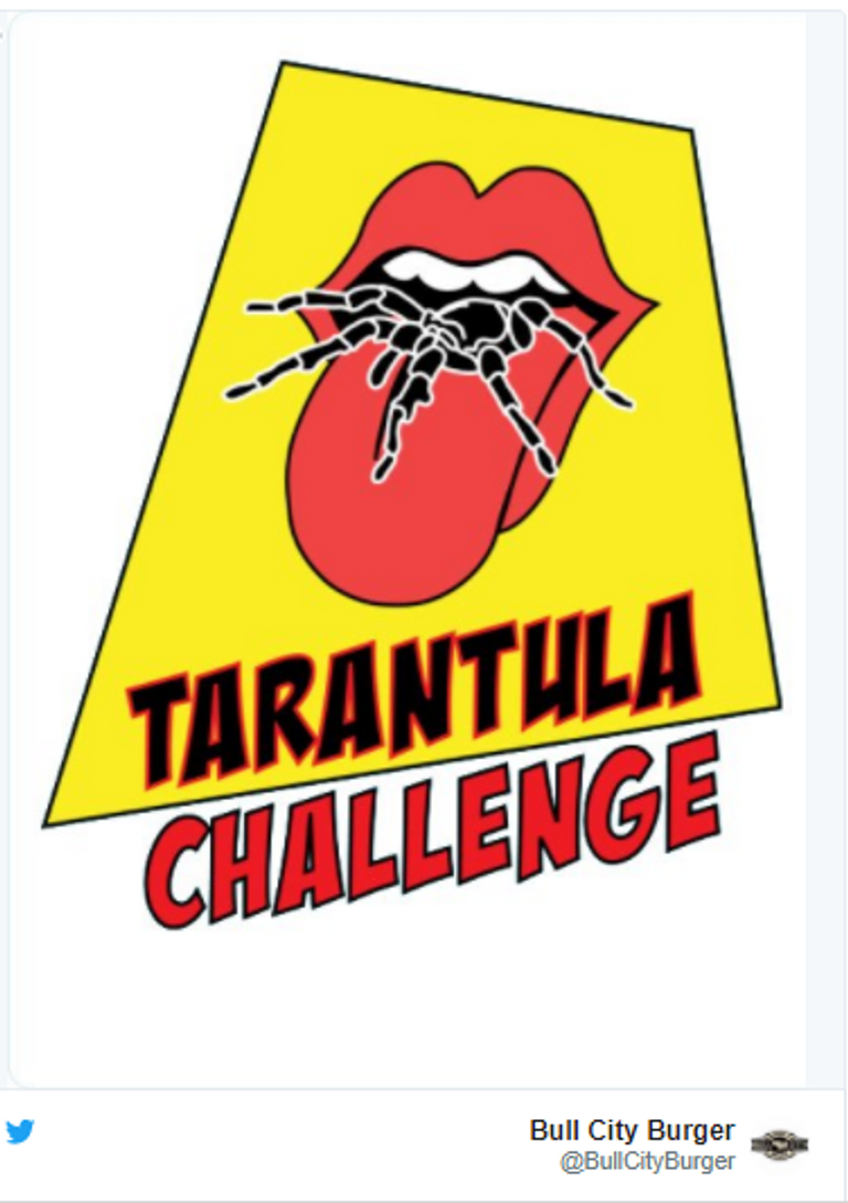 شطيرة همبرجر وعليها رتيلاء مملحة