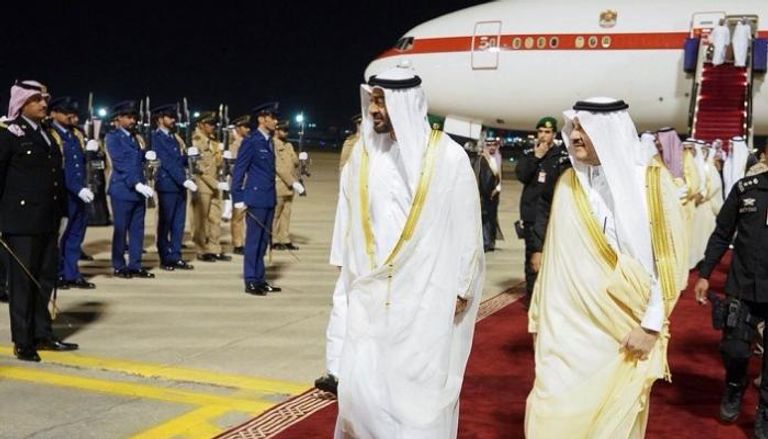 الشيخ محمد بن زايد يصل مطار الظهران