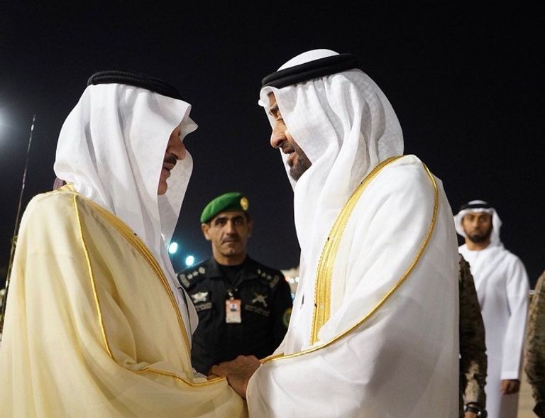 الشيخ محمد بن زايد يصل مطار الظهران