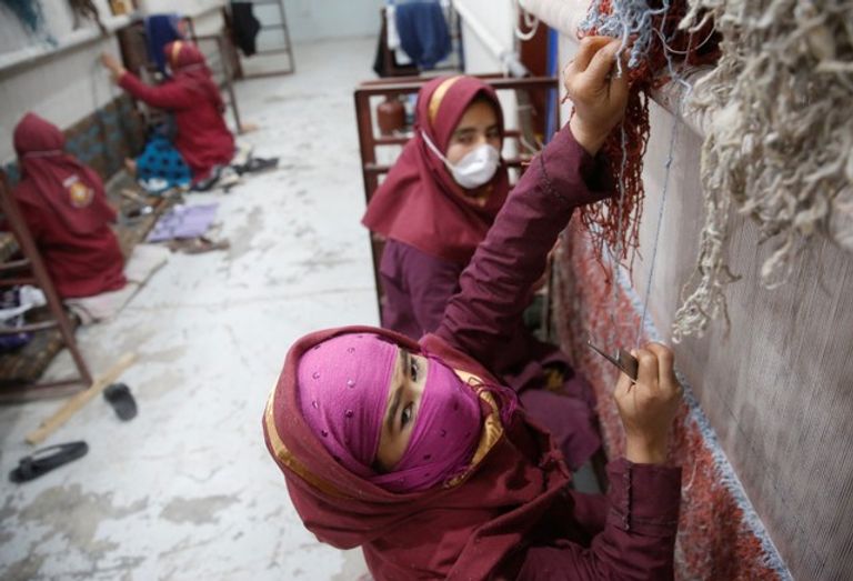 صناعة السجاد اليدوي تحتل الصدارة في أفغانستان