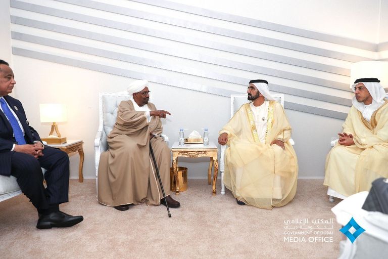 الشيخ محمد بن راشد آل مكتوم خلال لقاء الرئيس السوداني  الشيخ محمد بن راشد والرئيس السوداني عمر البشير