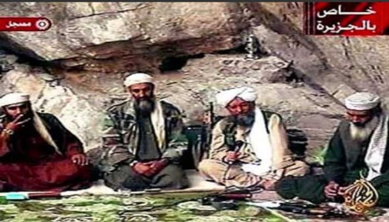 صورة أرشيفية من لقاء أجرته الجزيرة مع بن لادن أمير قطر تميم بن حمد آل ثاني