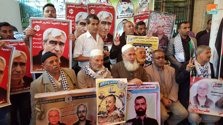 أمهات الأسيرات خلال مسيرة التضامن 