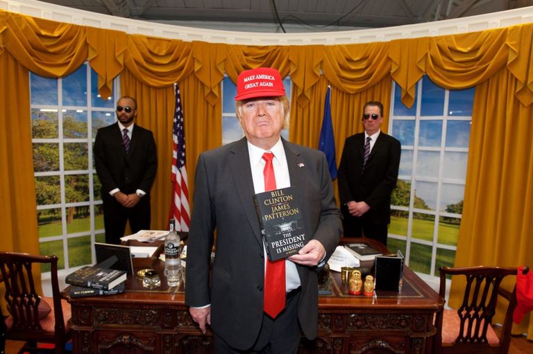 شبيه الرئيس الأمريكي دونالد ترامب 