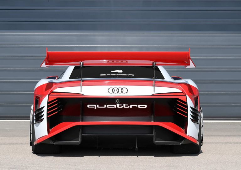 سيارة أودي Audi e-tron vision gran turismo من الخيال إلى الواقع